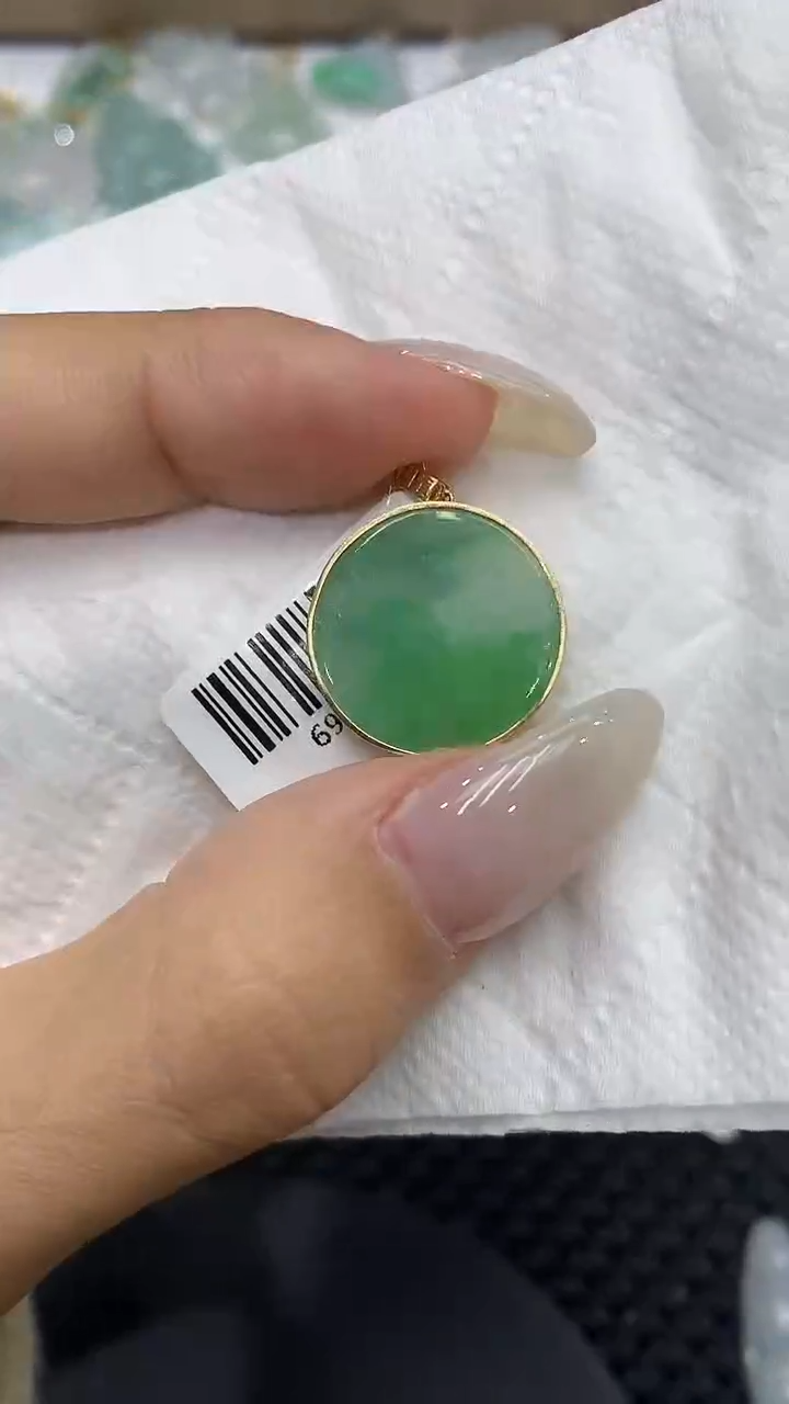 颈饰18K金镶嵌翡翠111111111111