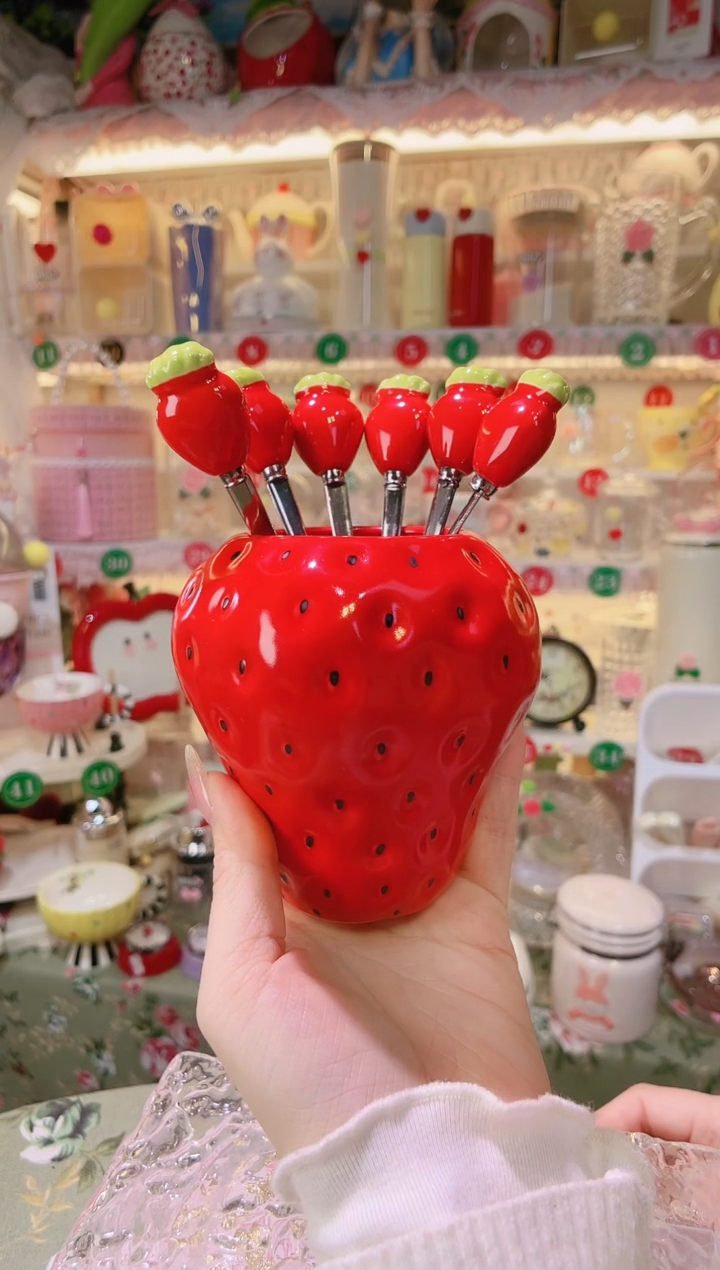 【闪购商品】摆件草莓水果叉品质好，发货快，放心拍