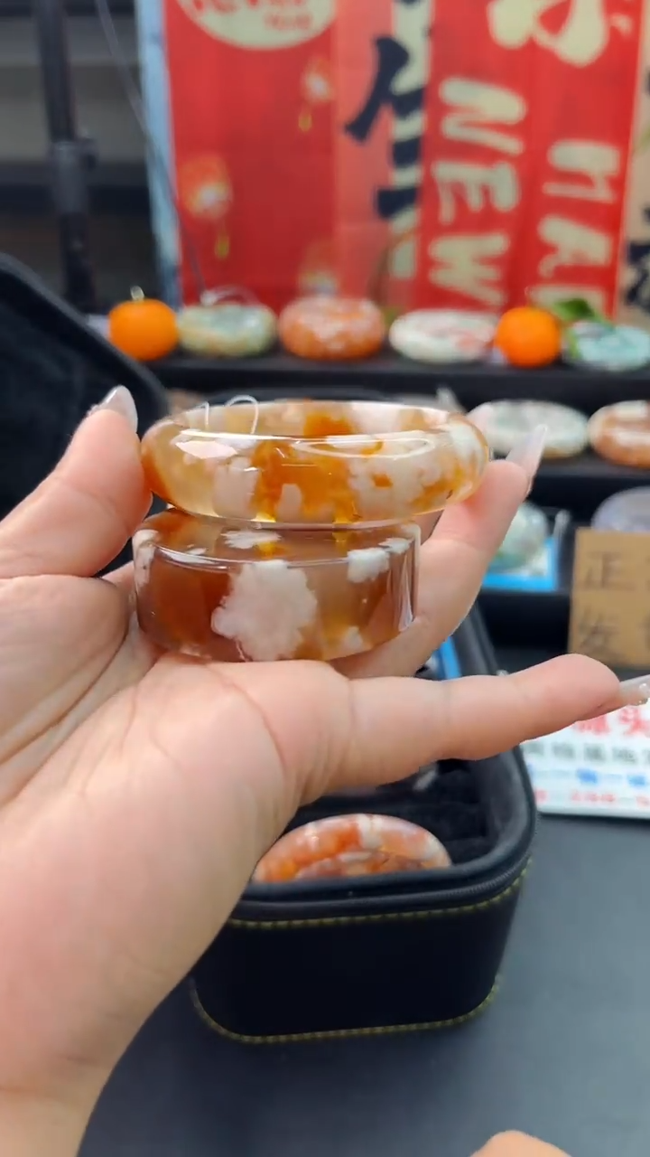 【闪购商品】石英质玉手镯未镶嵌赠送镯心（55圈口