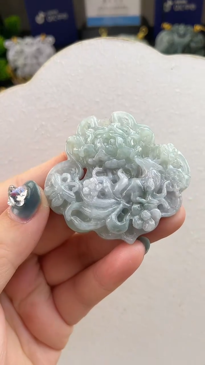 翡翠未镶嵌颈饰6937赠链,部分宝贝微瑕主播介绍为准