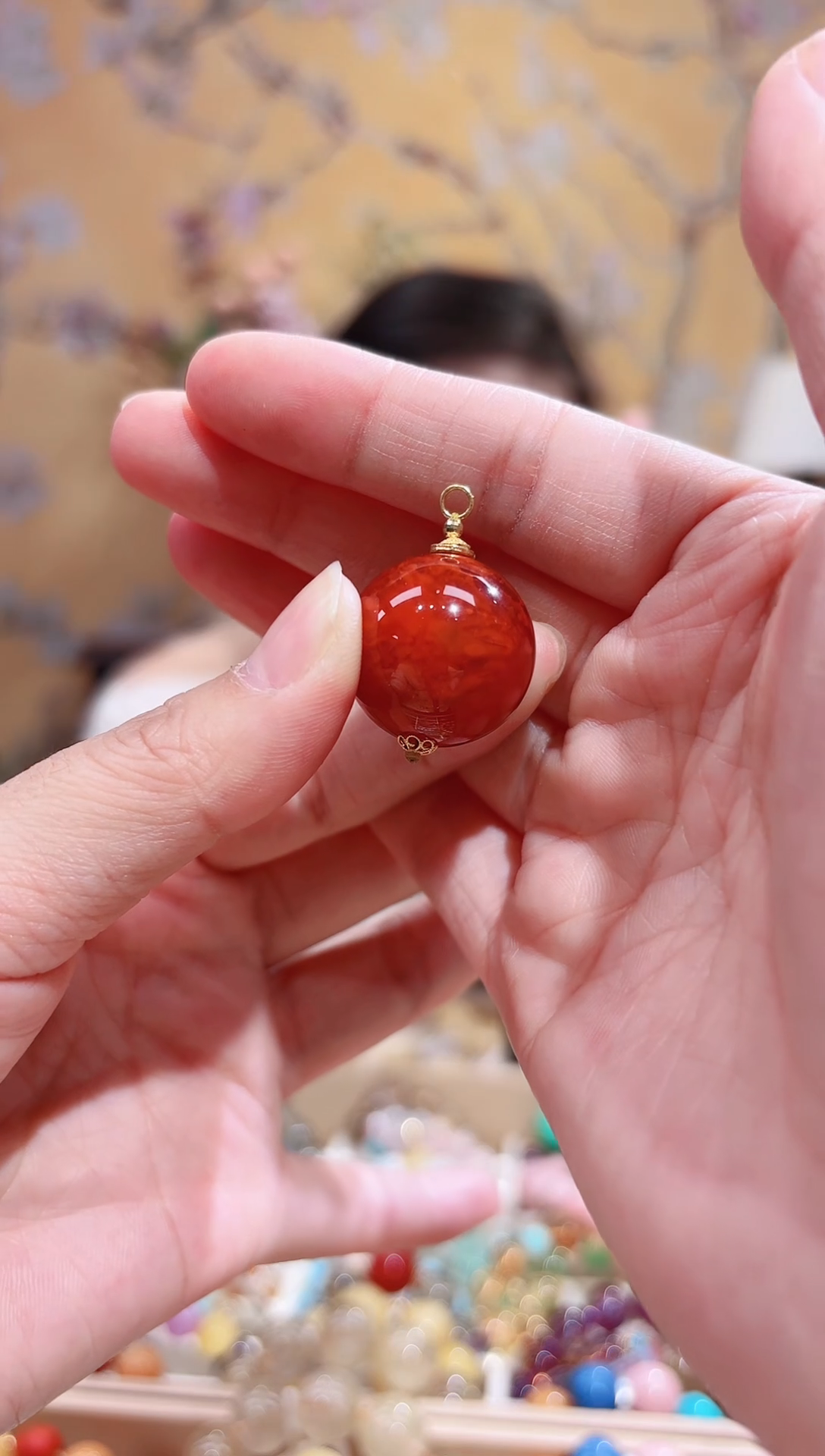 颈饰18K金镶嵌南红玛瑙21.3咪南红大单珠吊坠，火焰牛血红