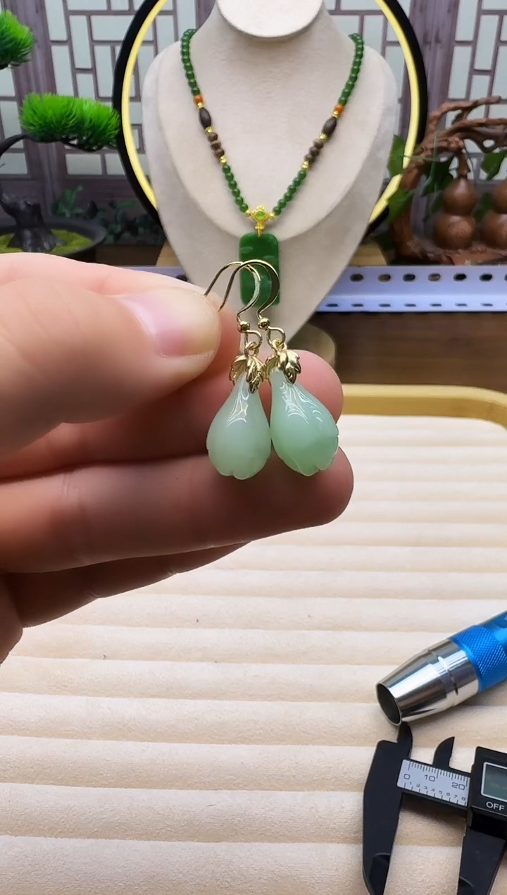 14K金镶嵌和田玉耳饰E102      