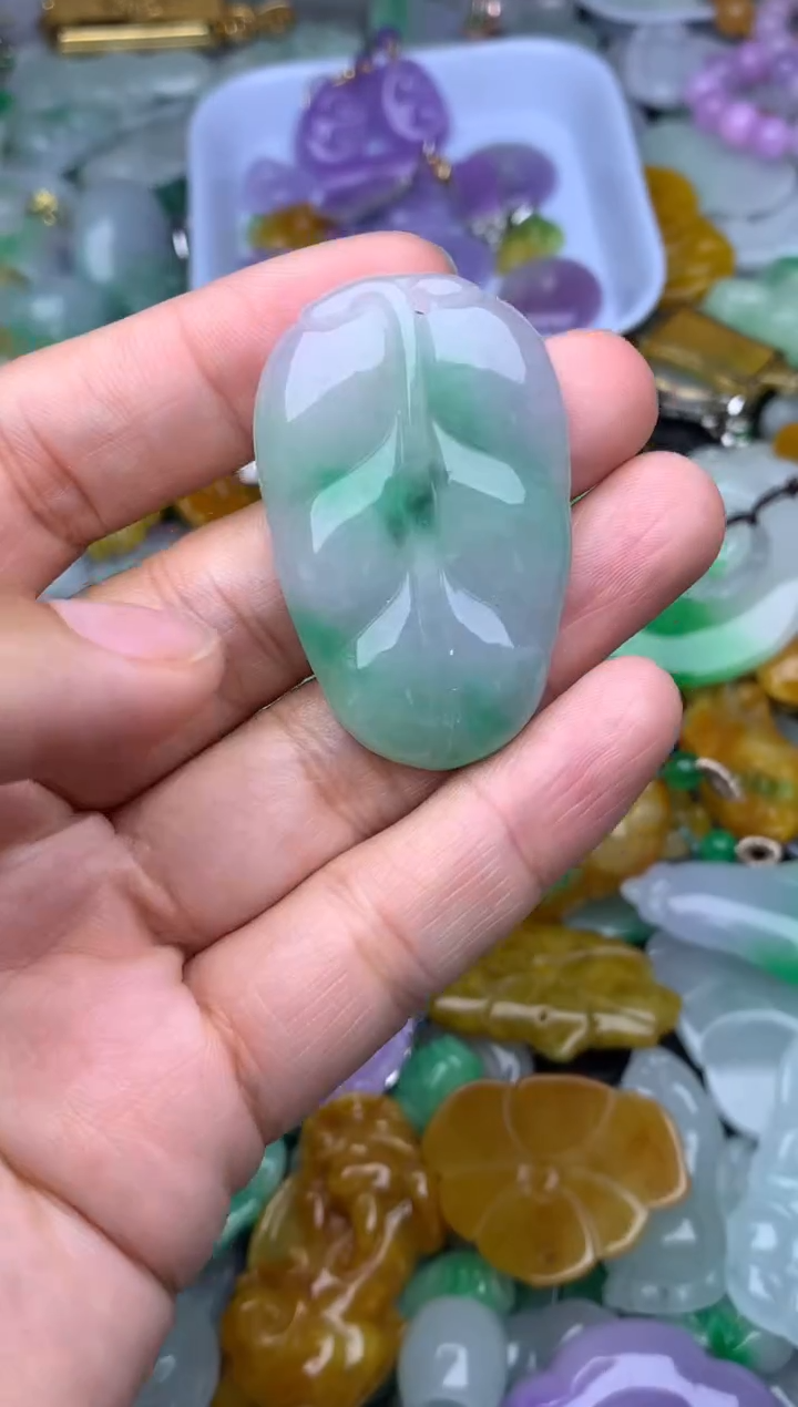 颈饰未镶嵌翡翠天然缅甸翡翠吊坠