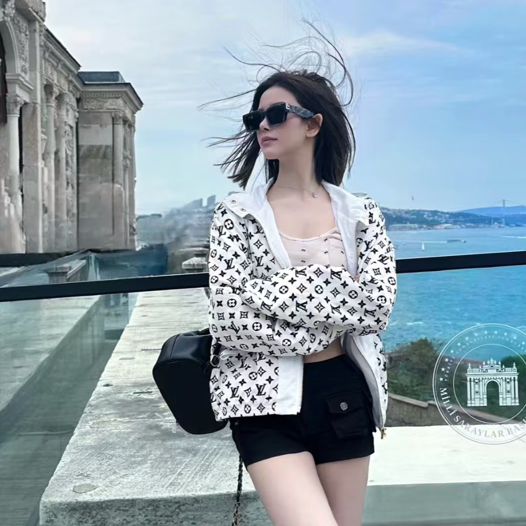 全新未使用 LouisVuitton/路易威登 满印拉链外套 /36