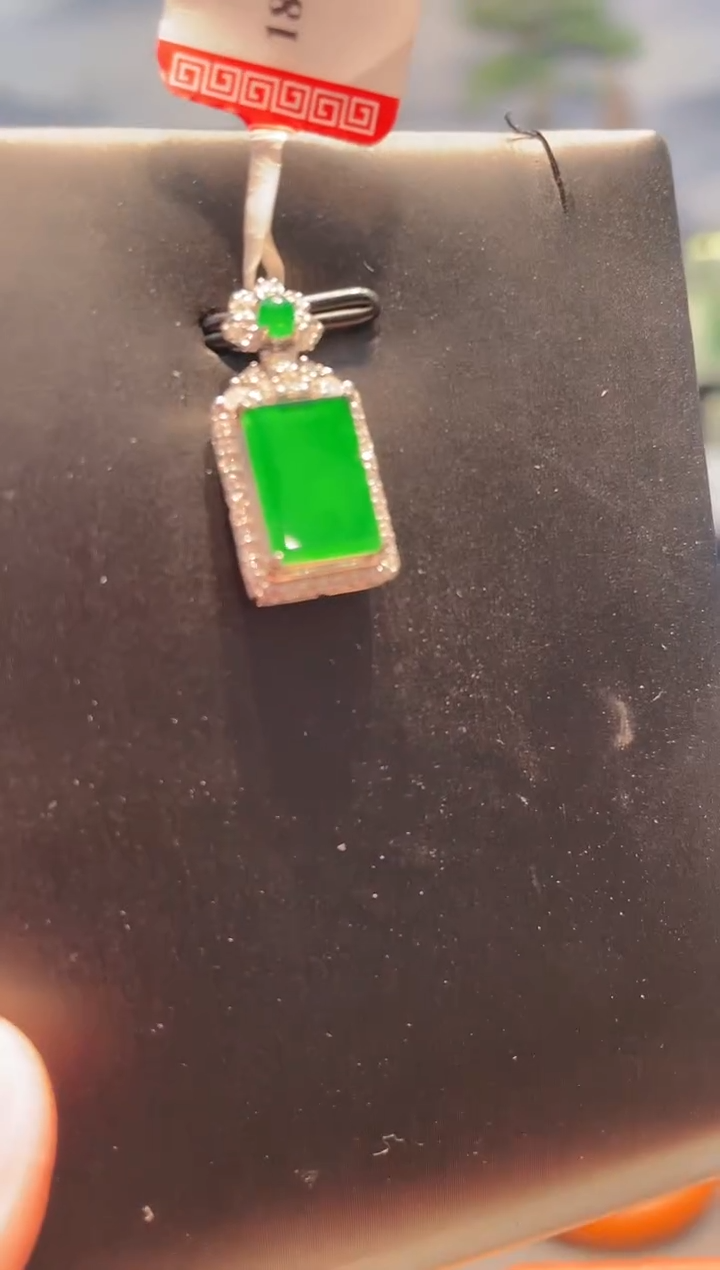 【闪购商品】翡翠颈饰18K金镶嵌A28天然A货翡翠