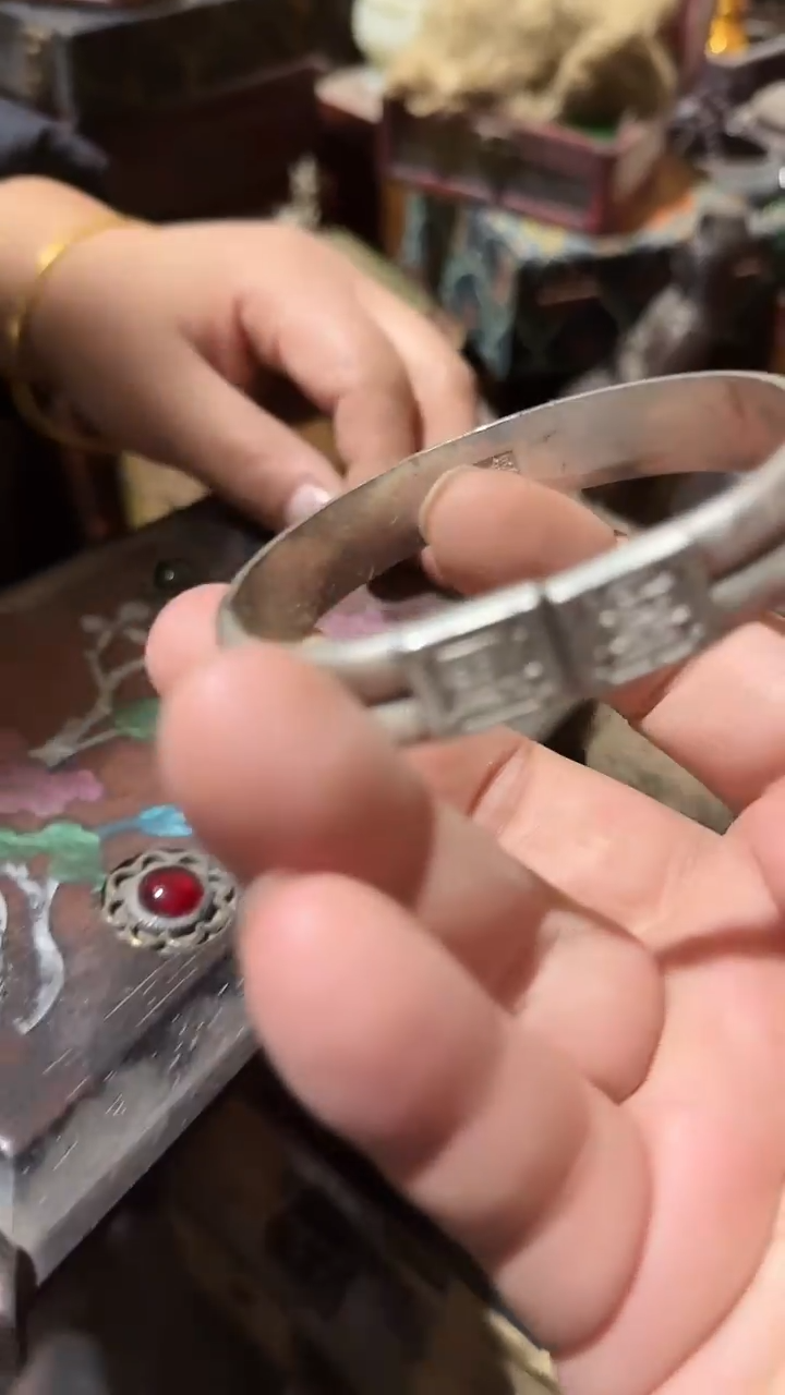 香榧木         银色镯子