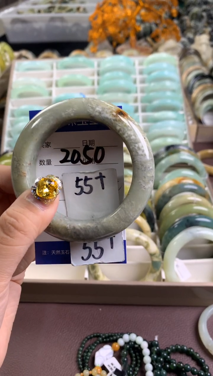 【闪购商品】蛇纹石玉手镯未镶嵌2050