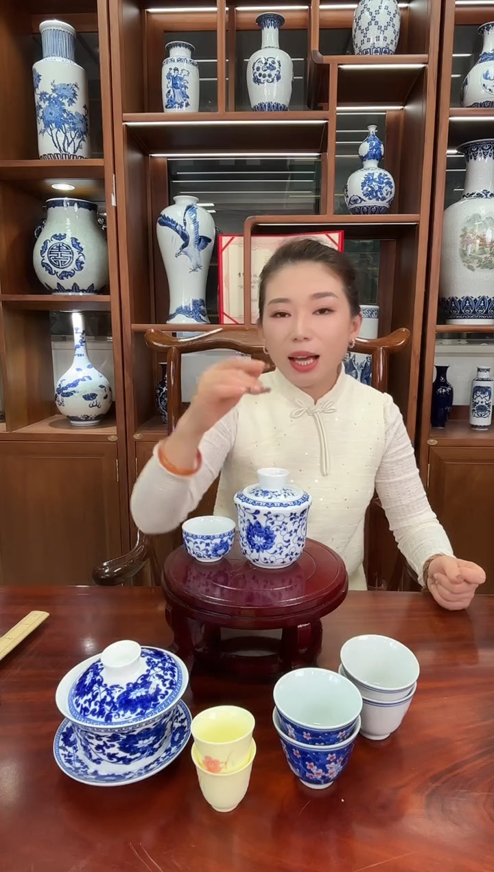 A27景德镇青花缠枝莲温酒器1只