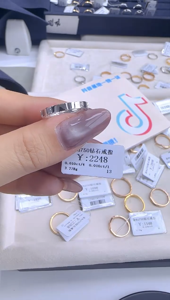 【闪购商品】钻石戒指/指环18K金镶嵌202800