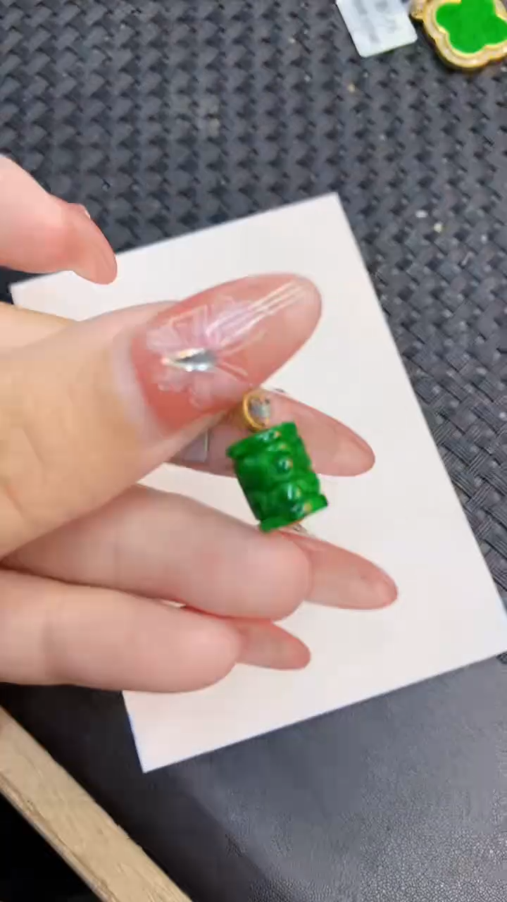 颈饰18K金镶嵌翡翠1