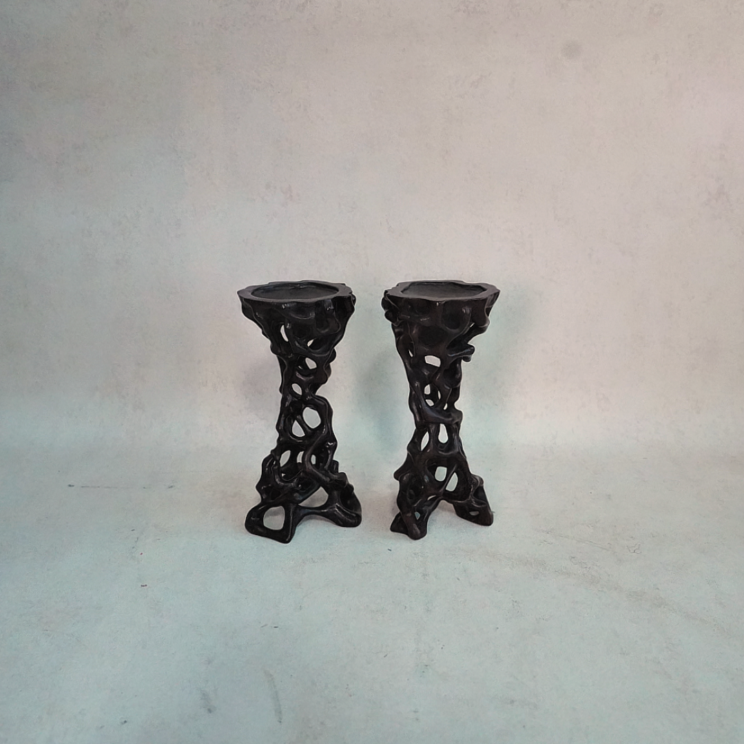 文华藏珍第74期拍品 4 民国 沉香木雕烛台一对