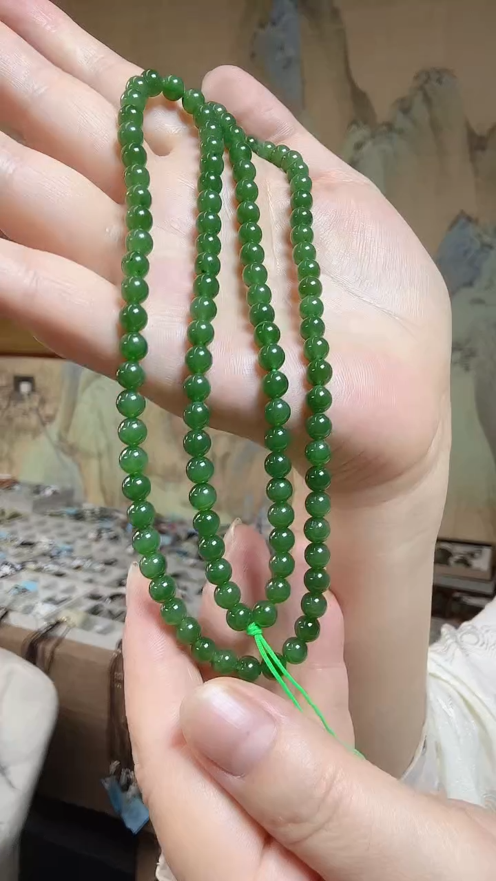 和田玉未镶嵌颈饰.