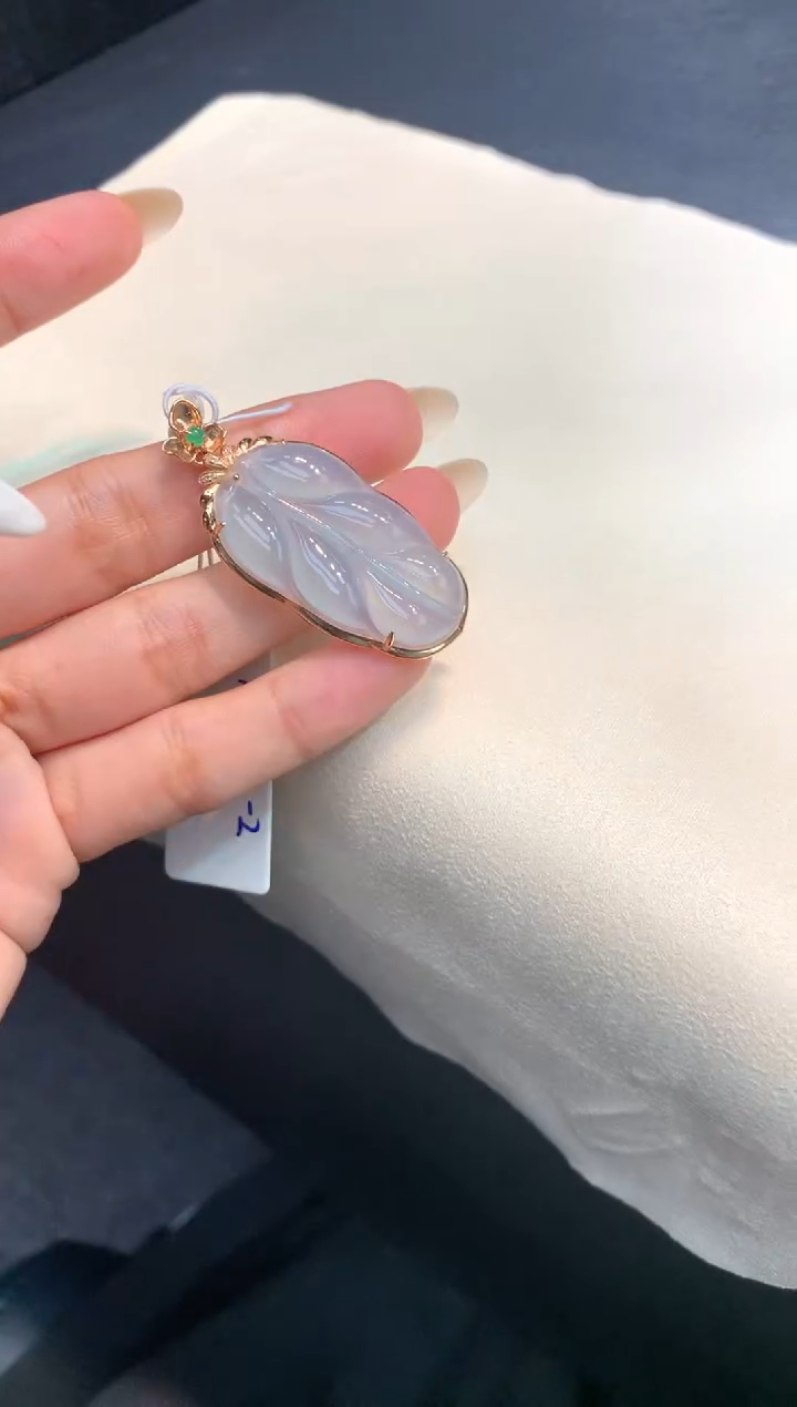 颈饰18K金镶嵌翡翠1