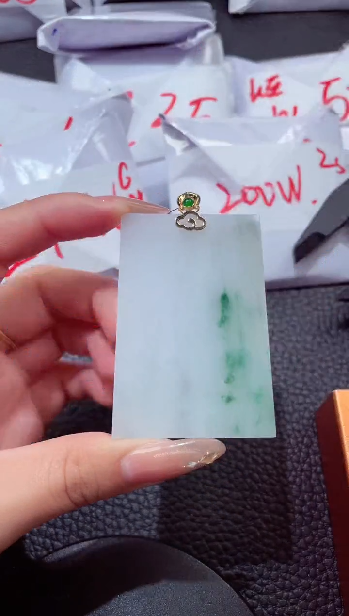 颈饰18K金镶嵌翡翠00000182