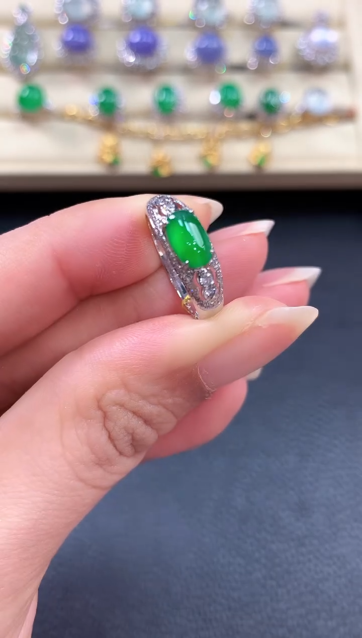 【闪购商品】翡翠戒指18K金镶嵌b65       
