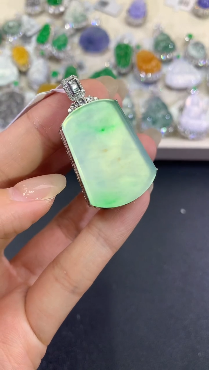 【闪购商品】翡翠吊坠(不含链)18K金镶嵌q193     