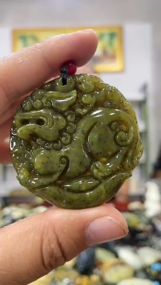 岫玉未镶嵌挂件