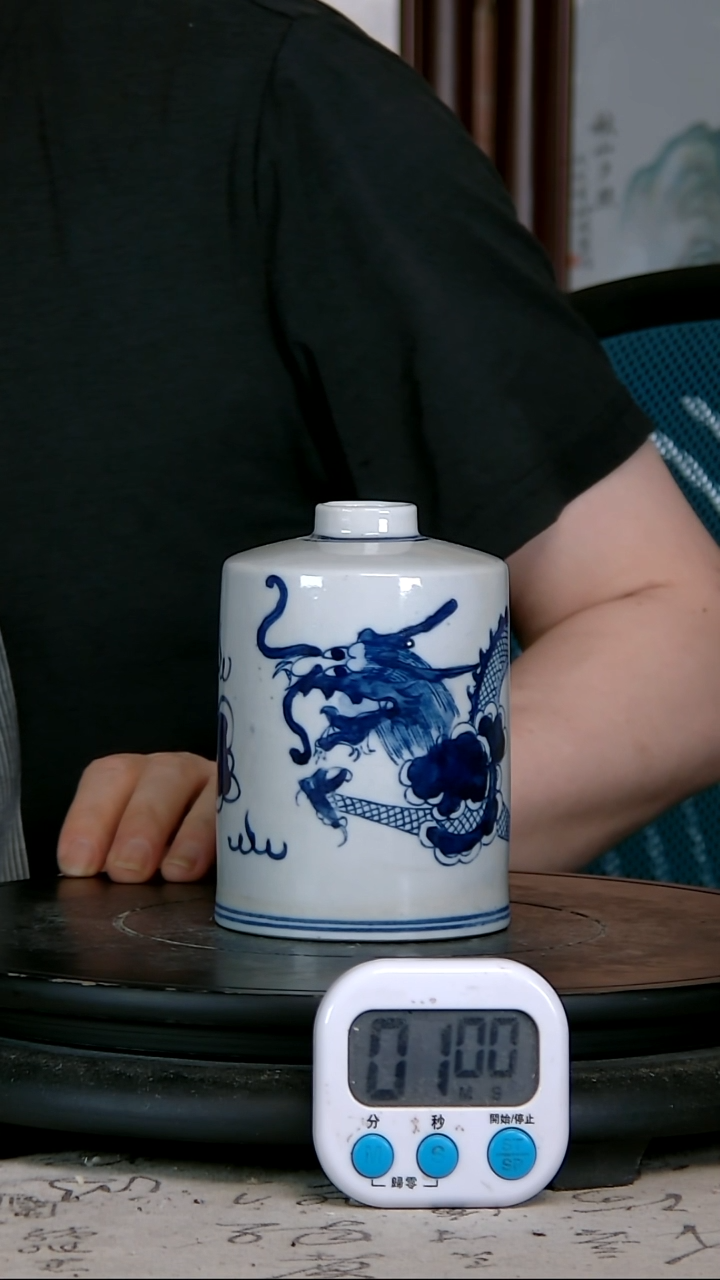 华***吉青花精绘龙纹图罐