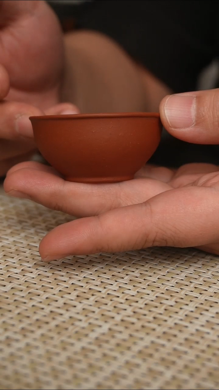 紫砂茶宠宜兴紫砂朱泥牡丹小口杯