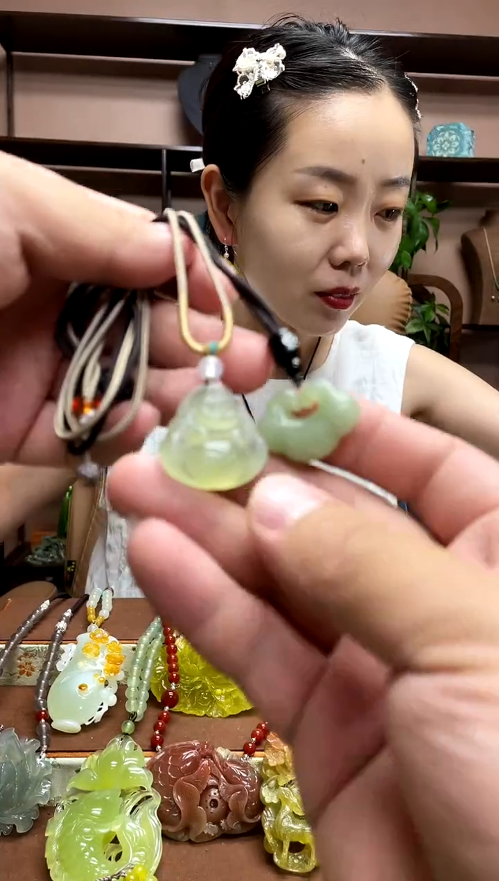 未镶嵌岫玉吊坠·