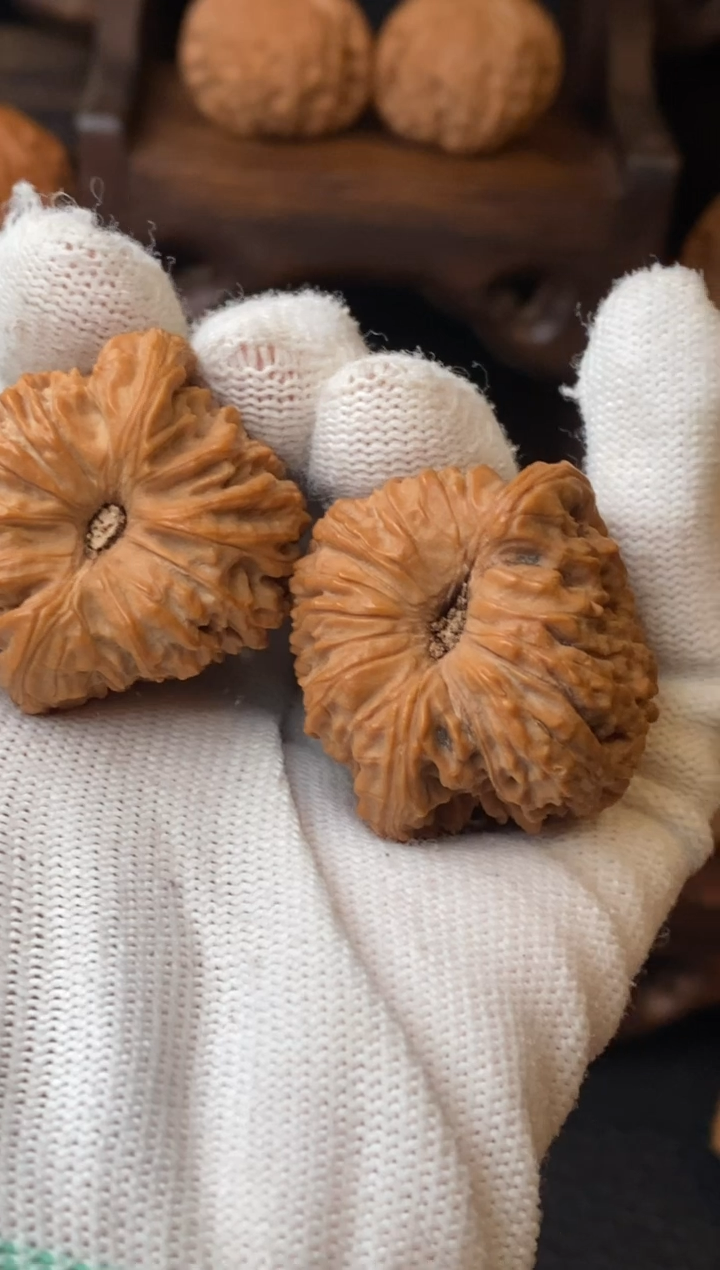 【闪购商品】文玩核桃吊坠凹底南疆