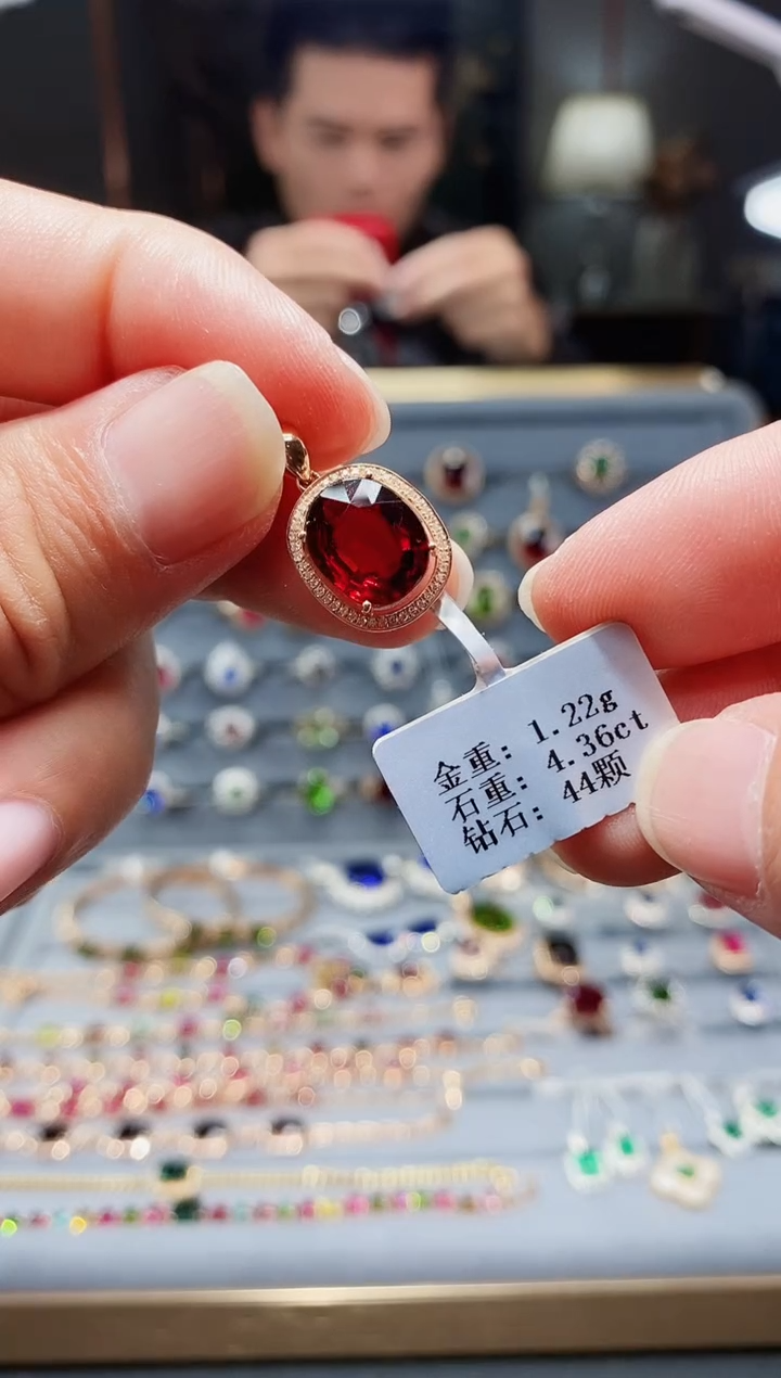 【闪购商品】石榴石颈饰18K金镶嵌4.36.