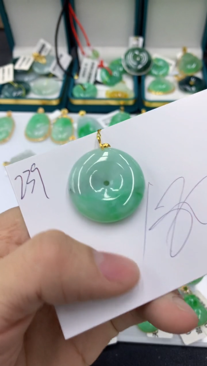 【闪购商品】翡翠颈饰18K金镶嵌1111111111