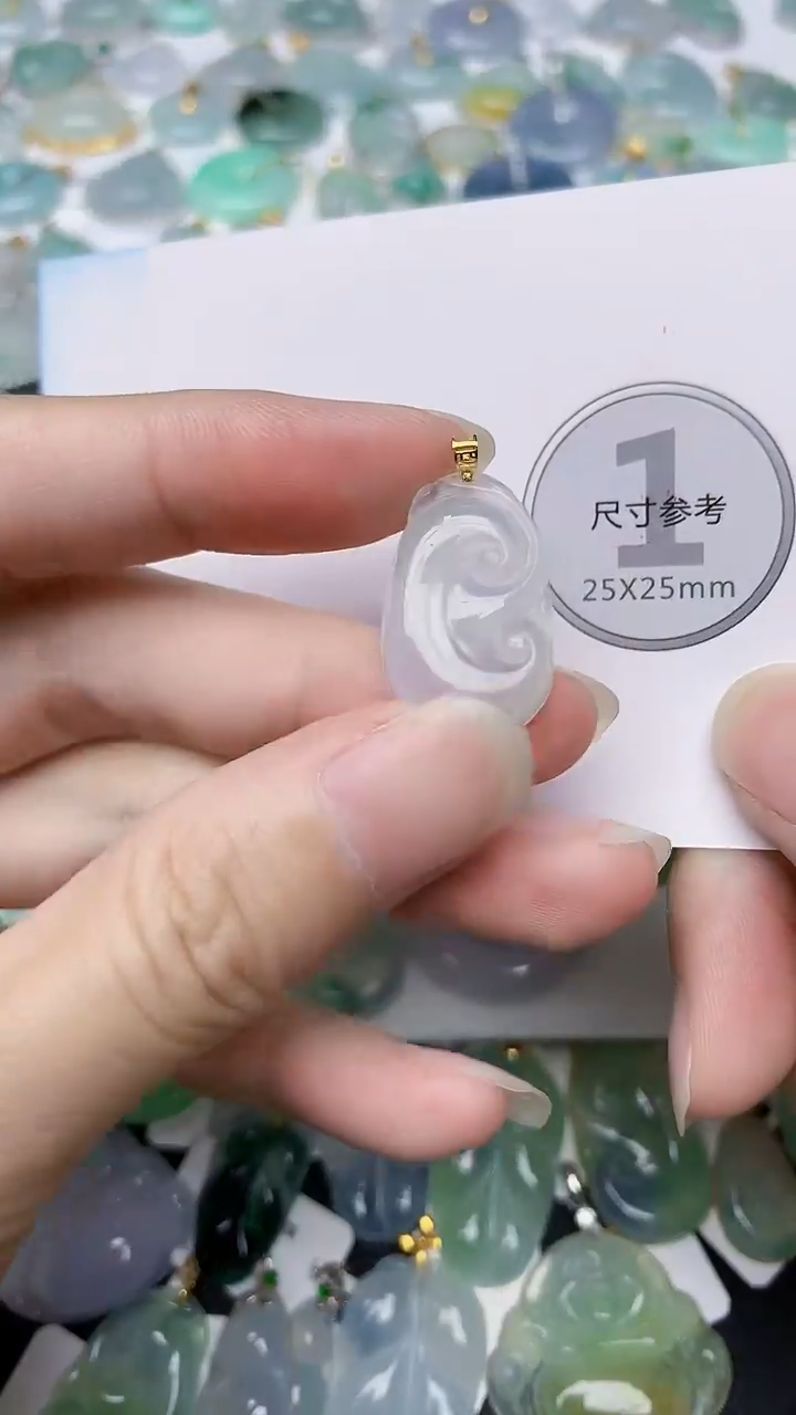 颈饰18K金镶嵌翡翠天然A货翡翠