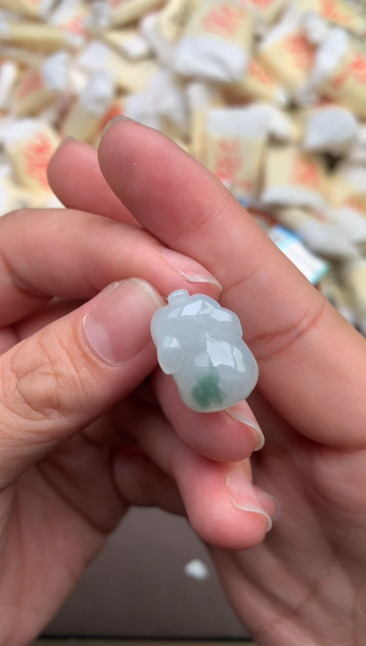 翡翠挂件未镶嵌—