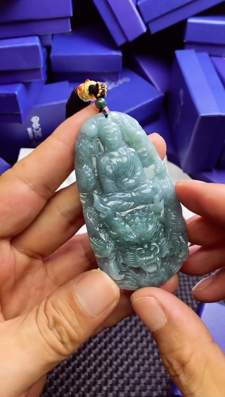 翡翠未镶嵌颈饰          