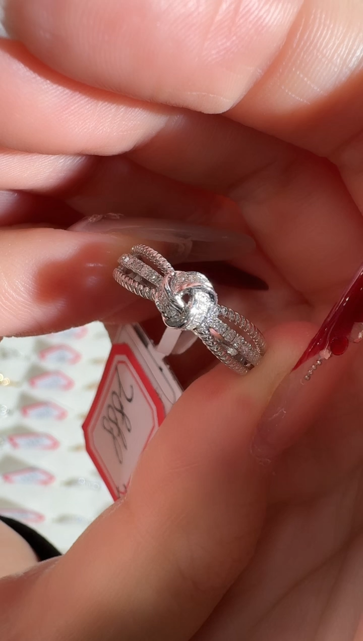 18K金镶嵌戒指/指环钻石2.55g