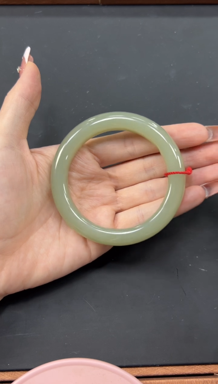 【闪购商品】和田玉手镯未镶嵌且末微色差近矿57手镯