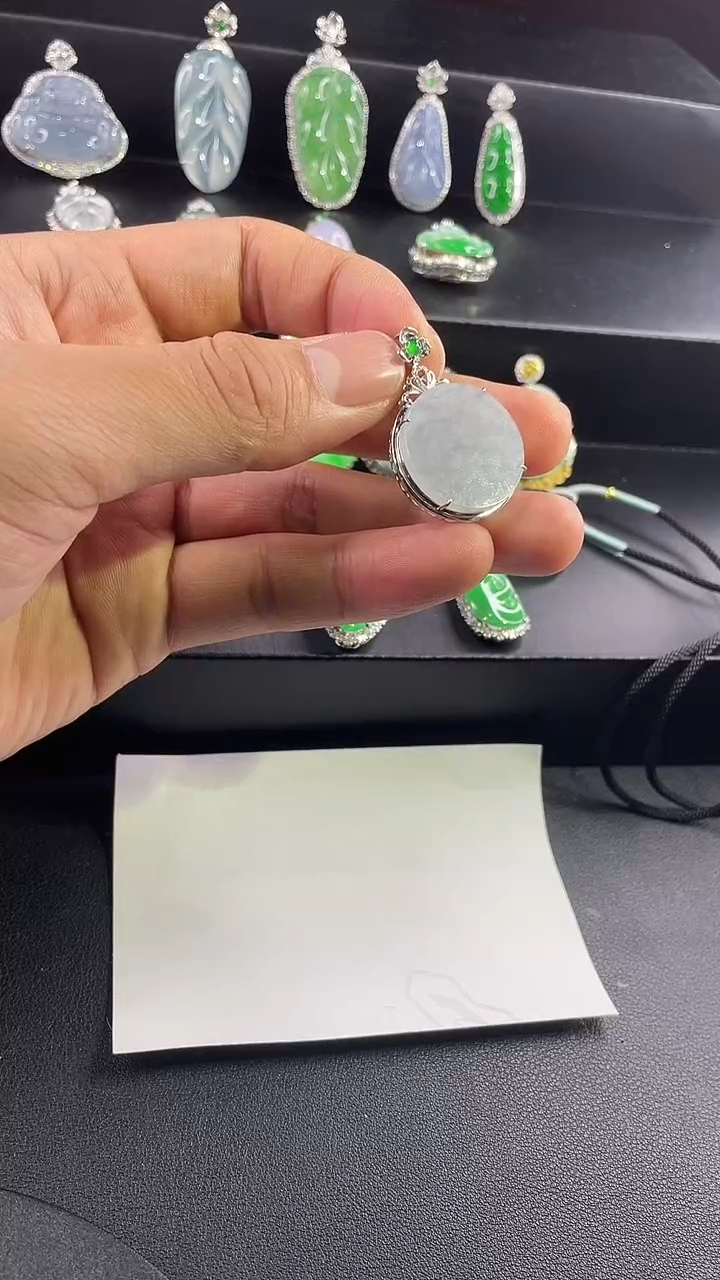 【闪购商品】翡翠颈饰18K金镶嵌吊坠