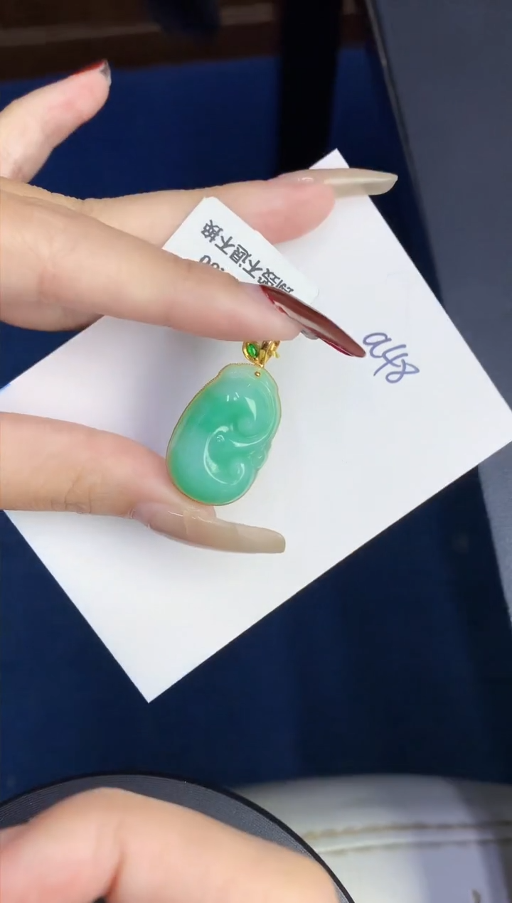 【闪购商品】翡翠颈饰18K金镶嵌0000000000