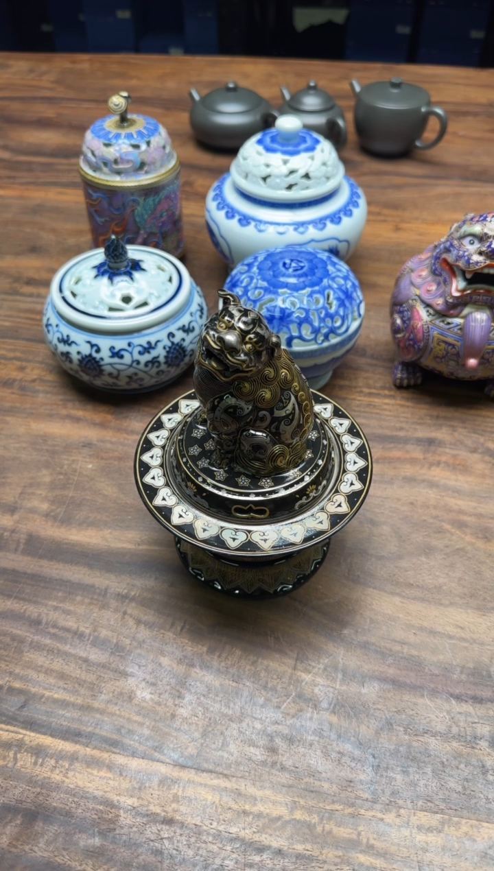 ?**林艺林堂 漆器错金银狻猊香炉
