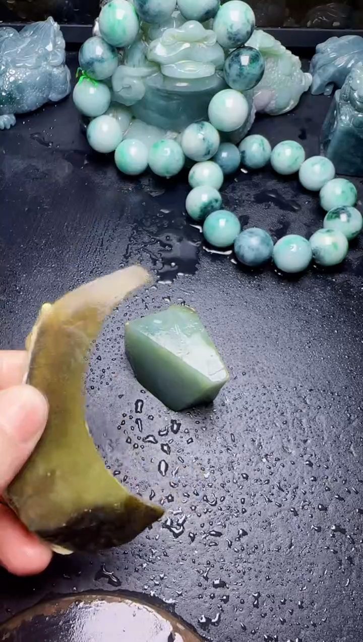 颈饰未镶嵌翡翠泰*石35