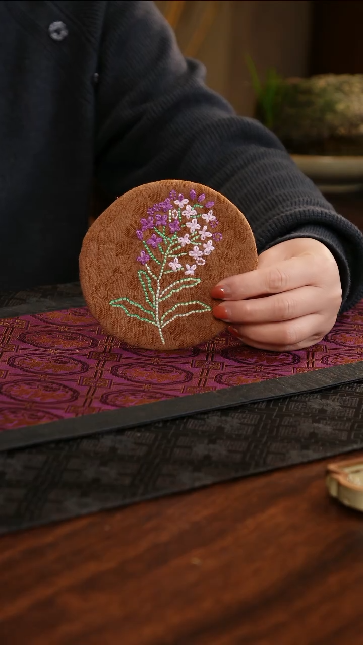 【闪购商品】织绣花卉圆形小号杯垫G款