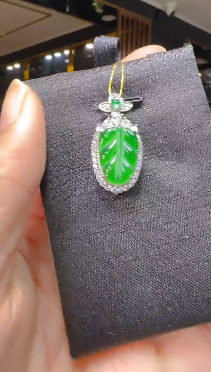 吊坠(赠链)银S925镶嵌翡翠001(多样性发货发其一)