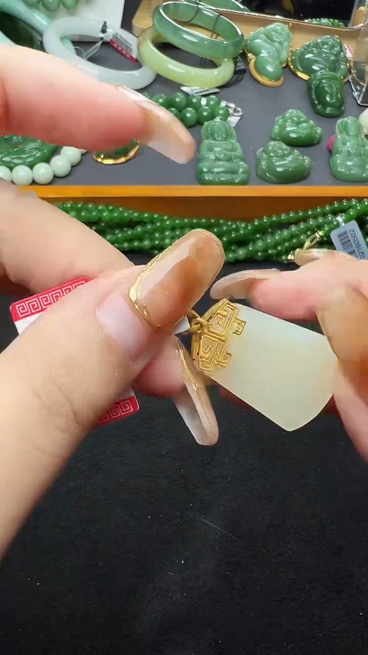 【闪购商品】和田玉吊坠(赠链)未镶嵌35