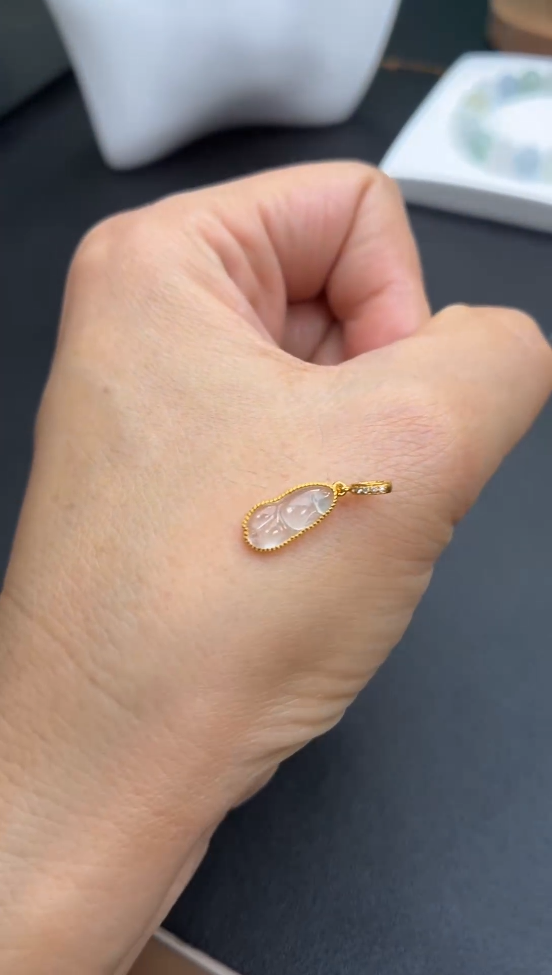 颈饰18K金镶嵌翡翠天然翡翠A货