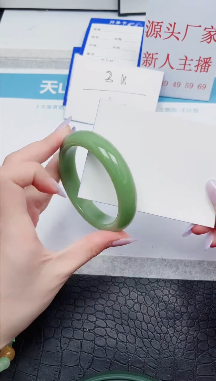 【闪购商品】石英质玉手镯未镶嵌A82-56.2