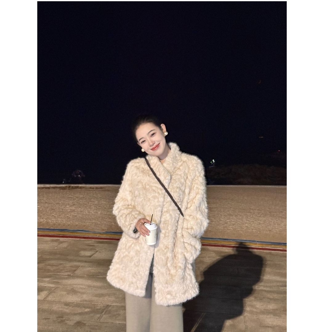 2025冬季新款中长款环保小湖羊韩系高级感立领保暖毛毛外套