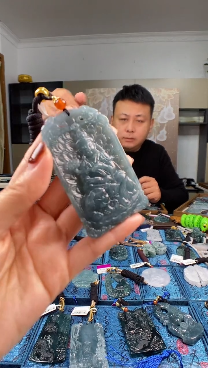 颈饰未镶嵌翡翠 多样性发其一