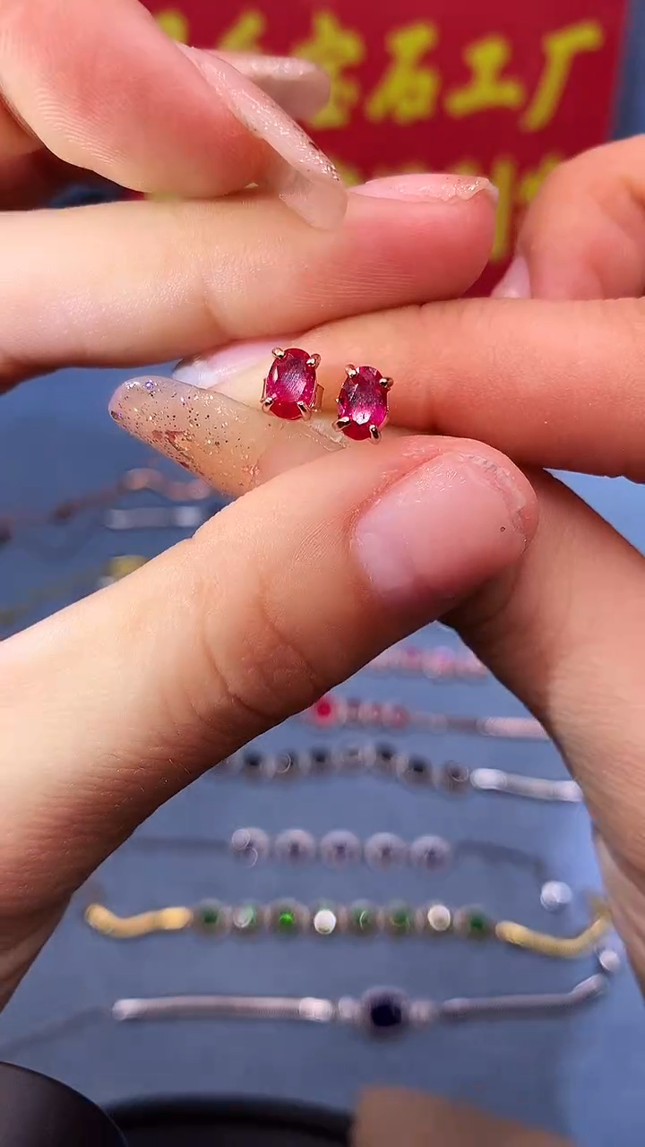 【闪购商品】红宝石耳饰银S925镶嵌1111