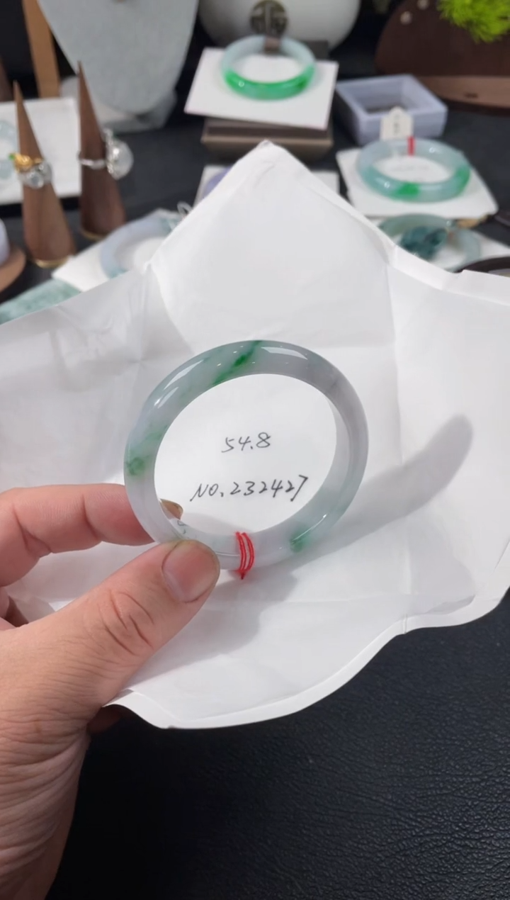 【闪购商品】翡翠手镯未镶嵌54.8正圈