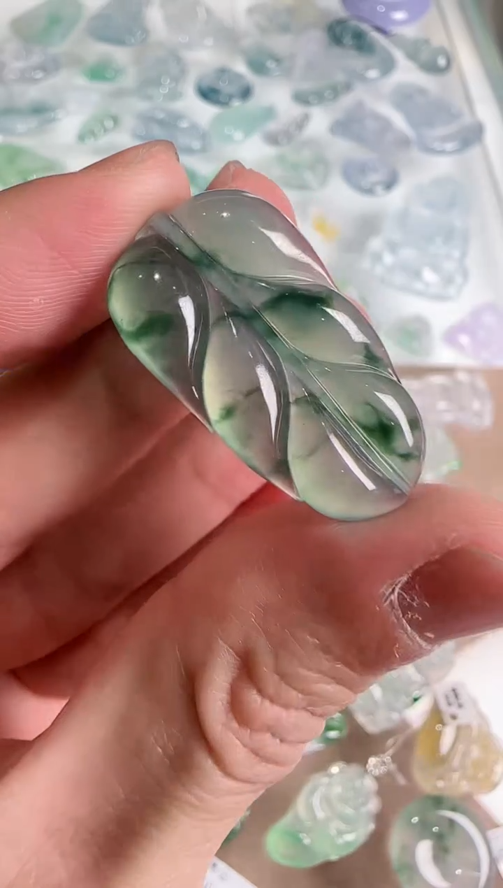 【闪购商品】翡翠吊坠(不含链)未镶嵌··