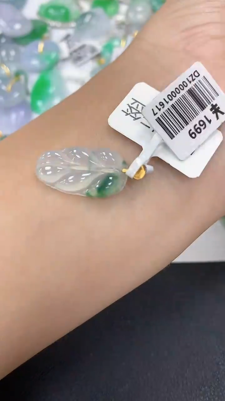 颈饰18K金镶嵌翡翠a货假一赔三支持复检百元上9元证书费自理