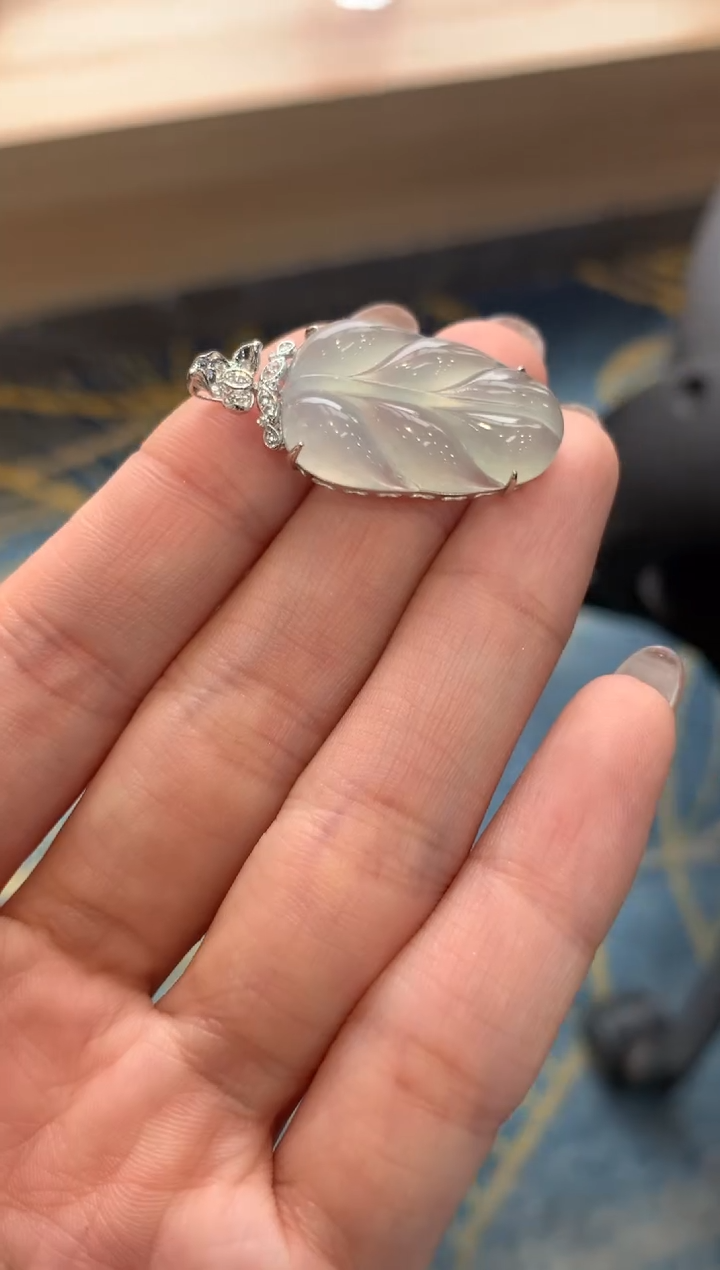 【闪购商品】翡翠吊坠(不含链)18K金镶嵌叶子