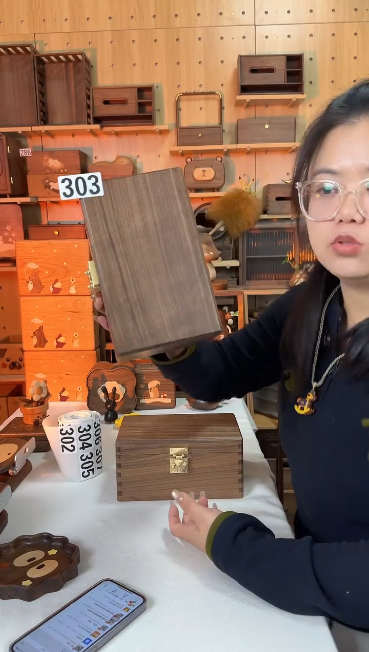 木303号北美黑胡桃带锁手镯