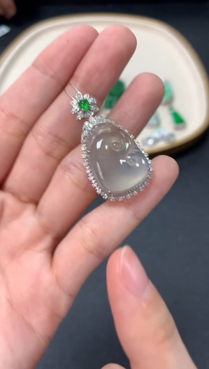 【闪购商品】翡翠吊坠(不含链)18K金镶嵌6800